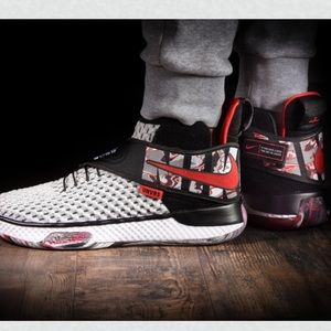 Nike Zoom UNVRS Flyease Basketball Shoe White/Sport Red Men Size 7.5 **NWT**